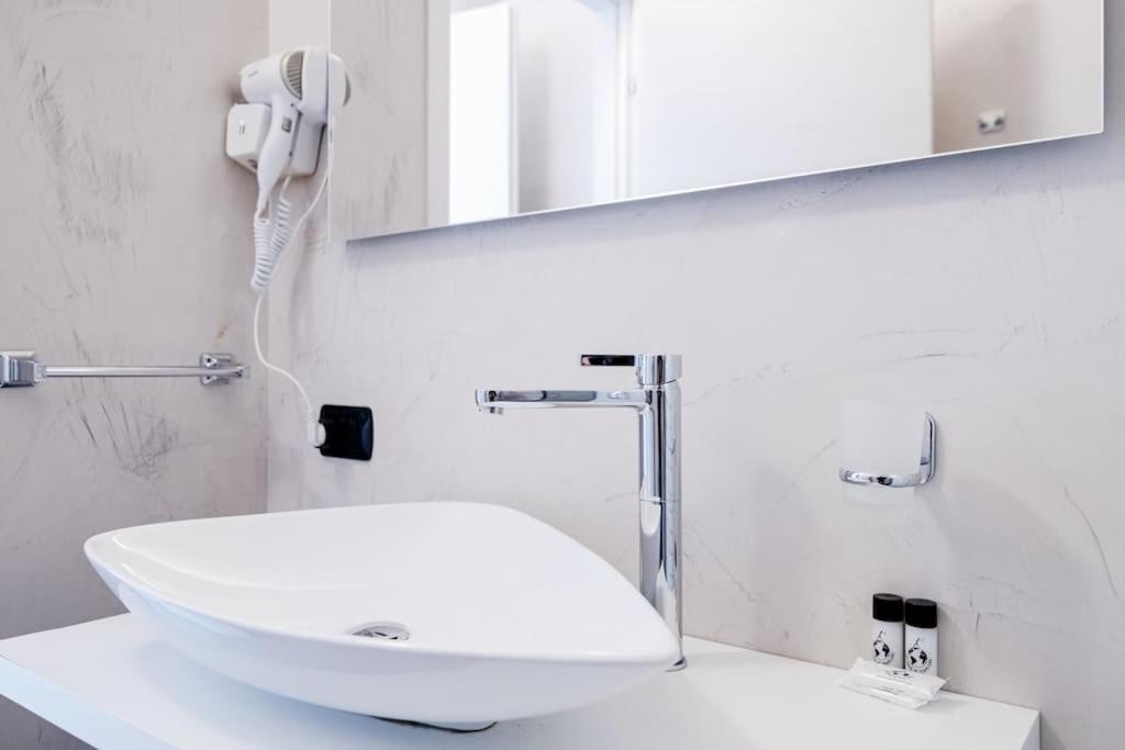 Be Happy - The House Of Travelers Apartment Como Ngoại thất bức ảnh